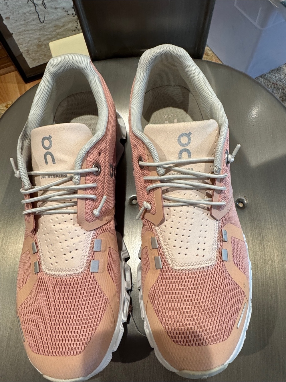 On Running Women's Cloud 6 Dusty Rose and Light Gray Athletic Sneakers